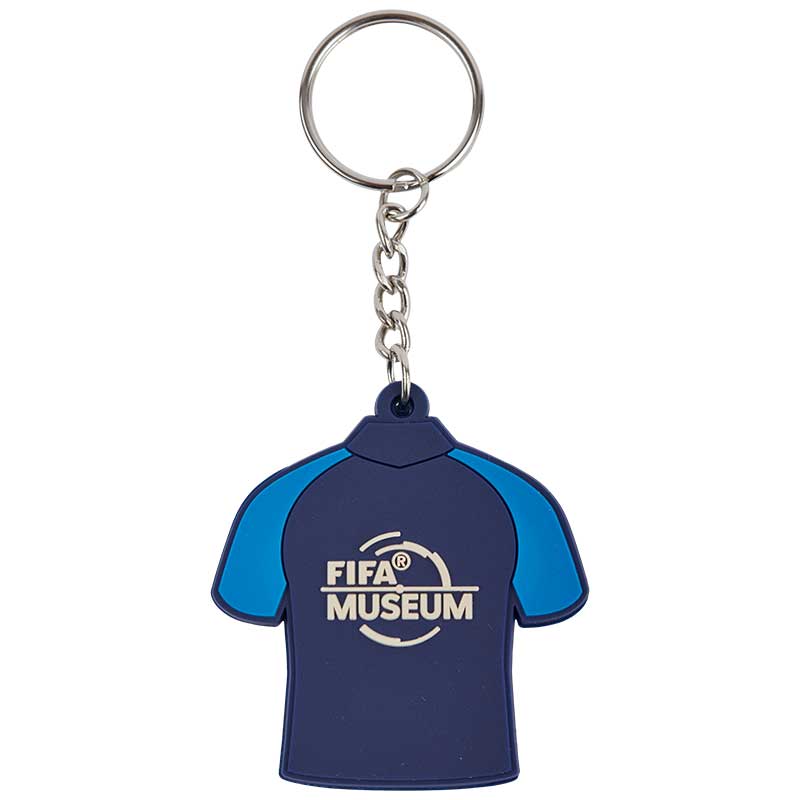 The Backside of a Keyring in the form of a football jersey in dark and light blue colors featuring the official FIFA Museum trademark.